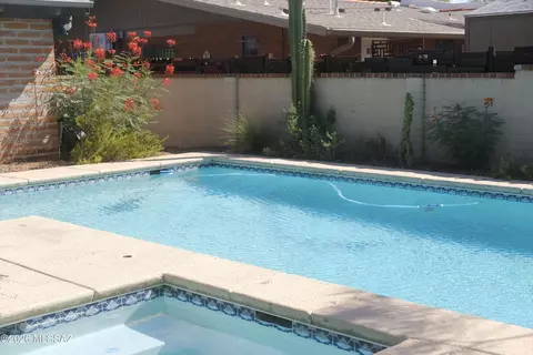Exterior - 5714 E 6th St, Tucson, AZ 85711 photo 4 of 8