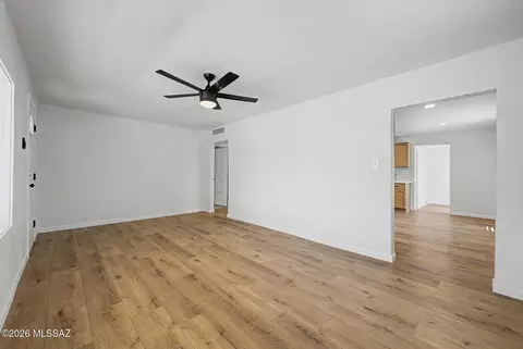 Living - 4155 E Montecito St, Tucson, AZ 85711 photo 5 of 5