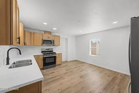 Kitchen - 4155 E Montecito St, Tucson, AZ 85711 photo 4 of 4