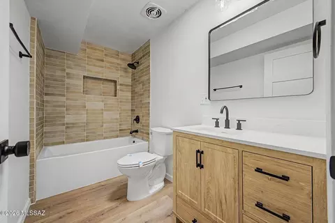 Bath - 4155 E Montecito St, Tucson, AZ 85711 photo 1 of 2