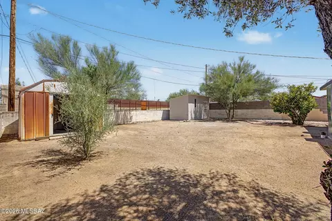 Exterior - 4155 E Montecito St, Tucson, AZ 85711 photo 3 of 6