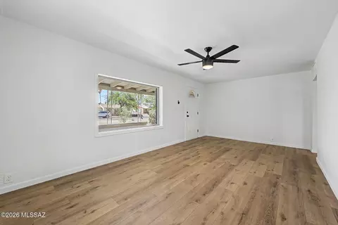 Living - 4155 E Montecito St, Tucson, AZ 85711 photo 2 of 5