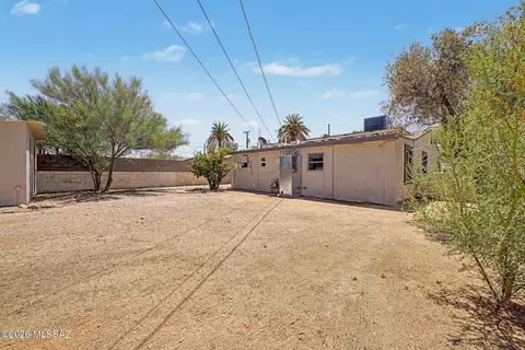 Exterior - 4155 E Montecito St, Tucson, AZ 85711 photo 4 of 6