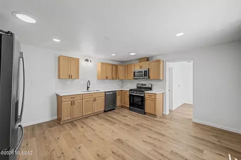 Kitchen - 4155 E Montecito St, Tucson, AZ 85711 photo 2 of 4
