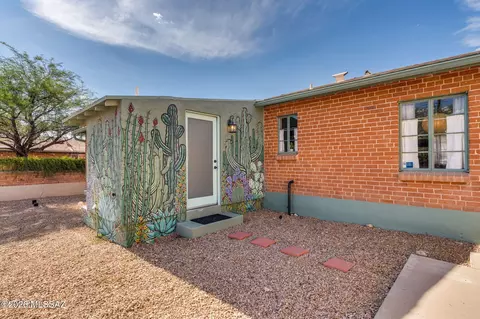 Exterior - 1824 Edison St, Tucson, AZ 85719 photo 5 of 10