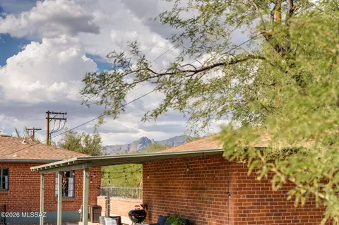 Exterior - 1824 Edison St, Tucson, AZ 85719 photo 8 of 10