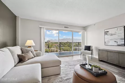 425 W Paseo Redondo Dr #2C, Tucson, AZ 85701