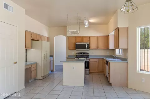 Kitchen - 461 E Covered Wagon Dr, Tucson, AZ 85704 photo 3 of 5