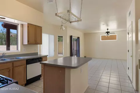 Kitchen - 461 E Covered Wagon Dr, Tucson, AZ 85704 photo 1 of 5
