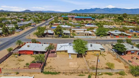 View/Area - 10 E Corona Rd, Tucson, AZ 85756 photo 4 of 7
