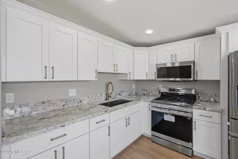Kitchen - 10 E Corona Rd, Tucson, AZ 85756 photo 2 of 3