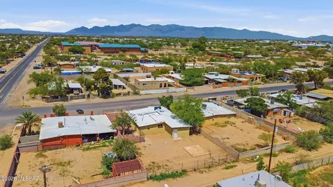 View/Area - 10 E Corona Rd, Tucson, AZ 85756 photo 5 of 7