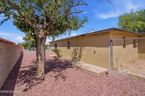 Exterior - 10 E Corona Rd, Tucson, AZ 85756 photo 7 of 11