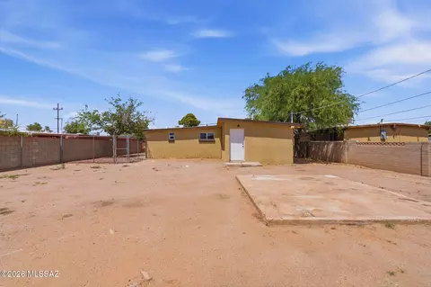 Exterior - 10 E Corona Rd, Tucson, AZ 85756 photo 9 of 11