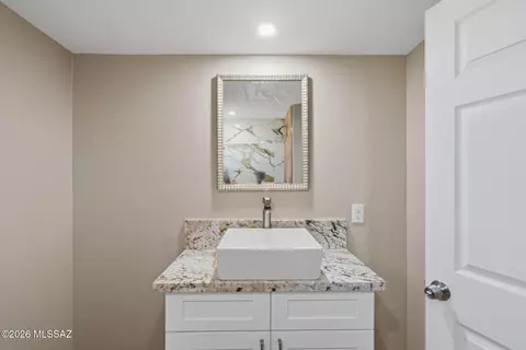 Bath - 10 E Corona Rd, Tucson, AZ 85756 photo 4 of 5