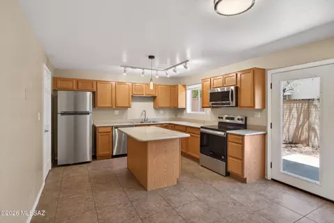 904 N Desert Ave #C, Tucson, AZ 85711