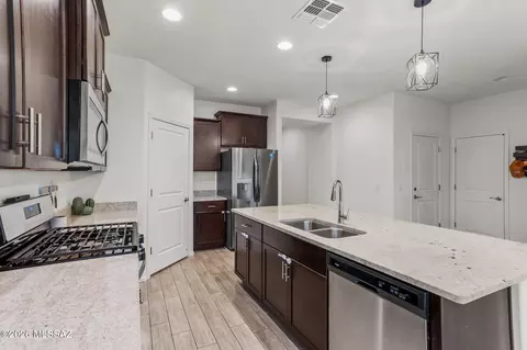Kitchen - 14070 E Red Pine Pl, Vail, AZ 85641 photo 3 of 5