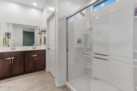 Bath - 14070 E Red Pine Pl, Vail, AZ 85641 photo 1 of 3