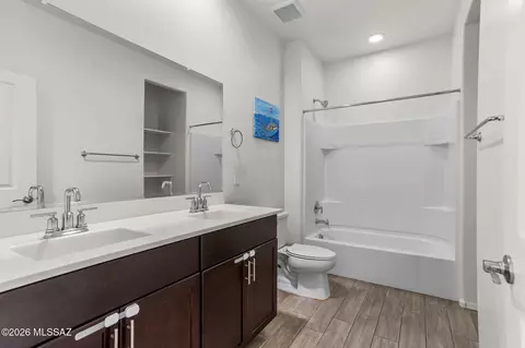 Bath - 14070 E Red Pine Pl, Vail, AZ 85641 photo 2 of 3