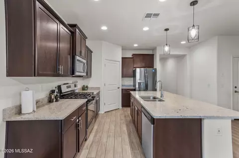 Kitchen - 14070 E Red Pine Pl, Vail, AZ 85641 photo 4 of 5