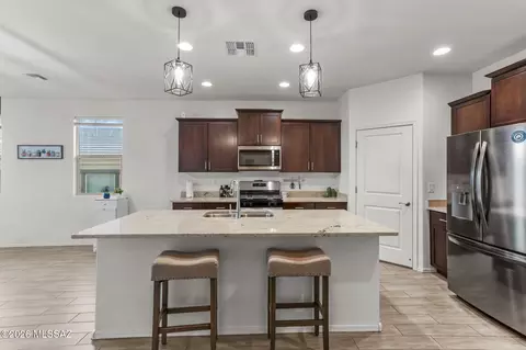 Kitchen - 14070 E Red Pine Pl, Vail, AZ 85641 photo 5 of 5