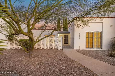 5874 N Camino Esplendora, Tucson, AZ 85718
