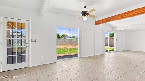 Living - 6735 E Montecito Dr, Tucson, AZ 85710 photo 5 of 6