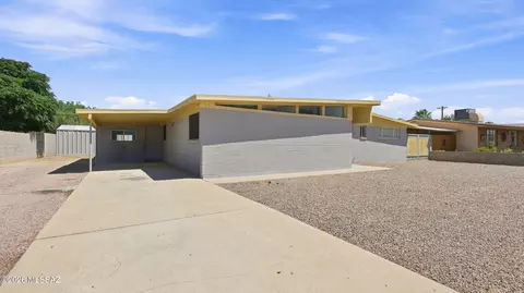 Exterior - 6735 E Montecito Dr, Tucson, AZ 85710 photo 2 of 8