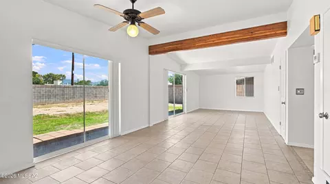 Living - 6735 E Montecito Dr, Tucson, AZ 85710 photo 4 of 6