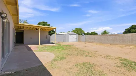 Exterior - 6735 E Montecito Dr, Tucson, AZ 85710 photo 6 of 8