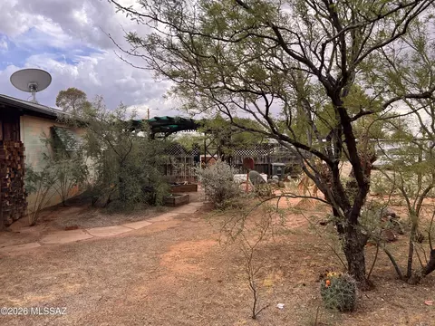 Exterior - 6701 S Melody Ave, Tucson, AZ 85756 photo 8 of 9