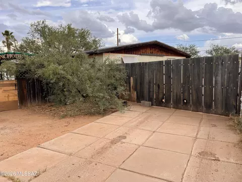 Exterior - 6701 S Melody Ave, Tucson, AZ 85756 photo 9 of 9
