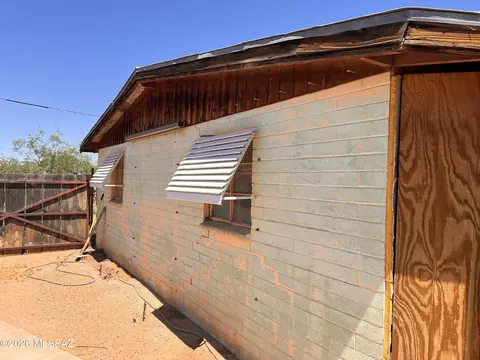 Exterior - 6701 S Melody Ave, Tucson, AZ 85756 photo 3 of 9