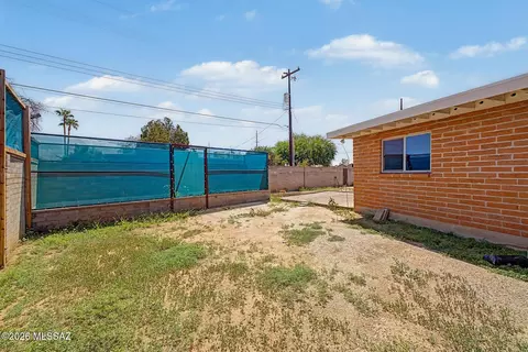 Exterior - 7102 E 33rd Pl, Tucson, AZ 85710 photo 6 of 7