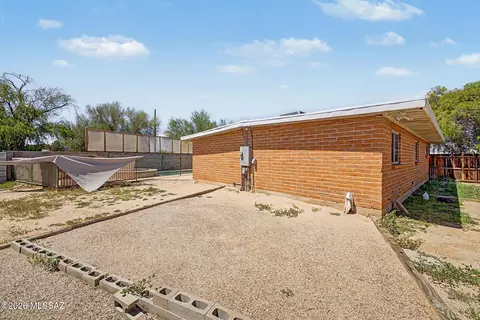 Exterior - 7102 E 33rd Pl, Tucson, AZ 85710 photo 5 of 7