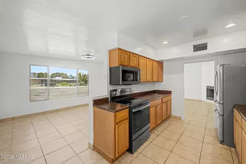 Kitchen - 7102 E 33rd Pl, Tucson, AZ 85710 photo 5 of 5
