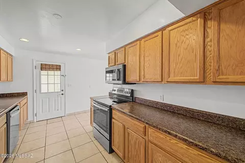 Kitchen - 7102 E 33rd Pl, Tucson, AZ 85710 photo 3 of 5
