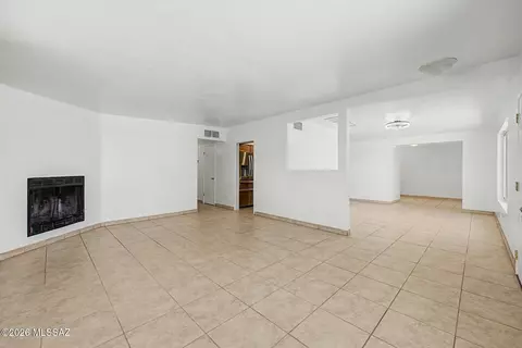 Living - 7102 E 33rd Pl, Tucson, AZ 85710 photo 1 of 4