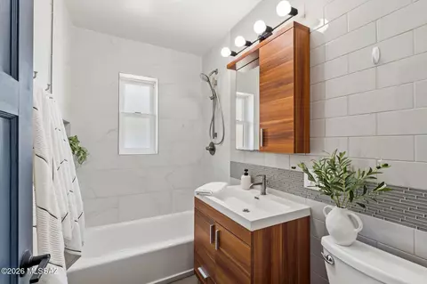 Bath - 2212 E 9th St, Tucson, AZ 85719 photo 3 of 5