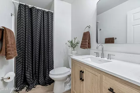 Bath - 7155 S Vuelta Silueta, Tucson, AZ 85756 photo 2 of 2