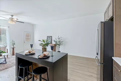 Kitchen - 7155 S Vuelta Silueta, Tucson, AZ 85756 photo 4 of 4