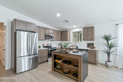 Kitchen - 7155 S Vuelta Silueta, Tucson, AZ 85756 photo 1 of 4