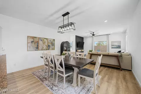 21969 E Thunderhead Dr, Red Rock, AZ 85145