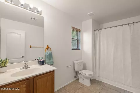 Bath - 6877 S Goshawk Dr, Tucson, AZ 85756 photo 1 of 2