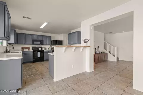 Kitchen - 6877 S Goshawk Dr, Tucson, AZ 85756 photo 1 of 3