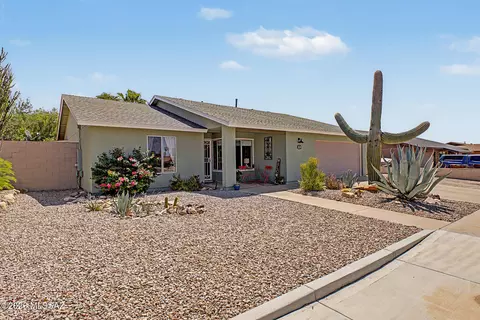 8300 N Firethorn Ave, Tucson, AZ 85741