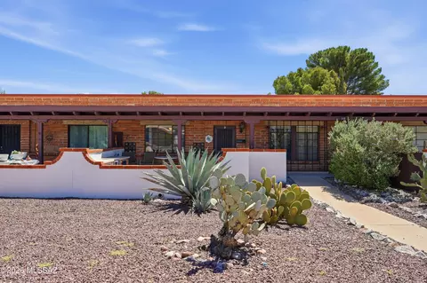 385 S La Canada Dr, Green Valley, AZ 85614