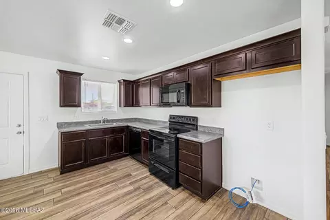 Kitchen - 907 E 32nd St, Tucson, AZ 85713 photo 1 of 3