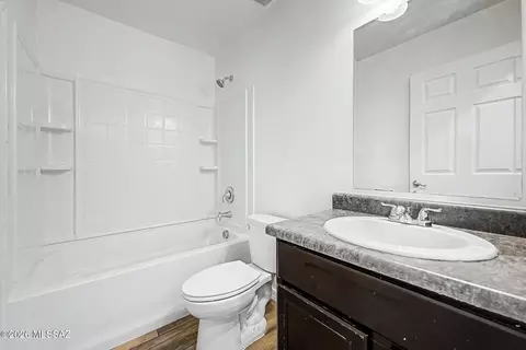 Bath - 907 E 32nd St, Tucson, AZ 85713 photo 3 of 3