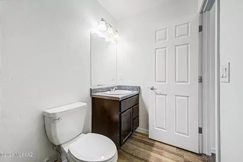 Bath - 907 E 32nd St, Tucson, AZ 85713 photo 2 of 3